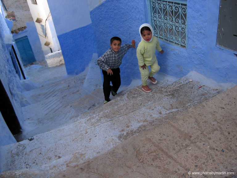 Children in a Narrow Alleyway