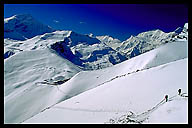 Climbing the Thorung La Pass (5416m)