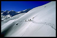 Climbing the Thorung La Pass (5416m)